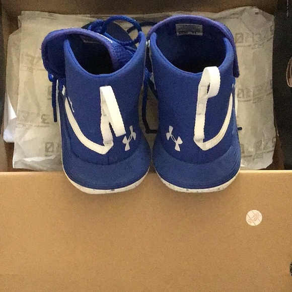 CURRY’s Under Armour basketball runners - Picture 7 of 8